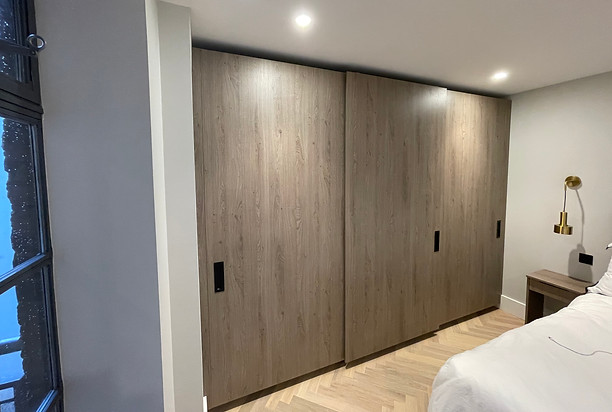 London Bridge Bedroom Wardrobe Egger 1399.JPG