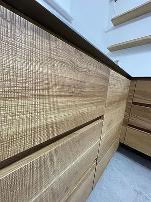 Fenix on black valchromat and sawn cut oak.jpeg