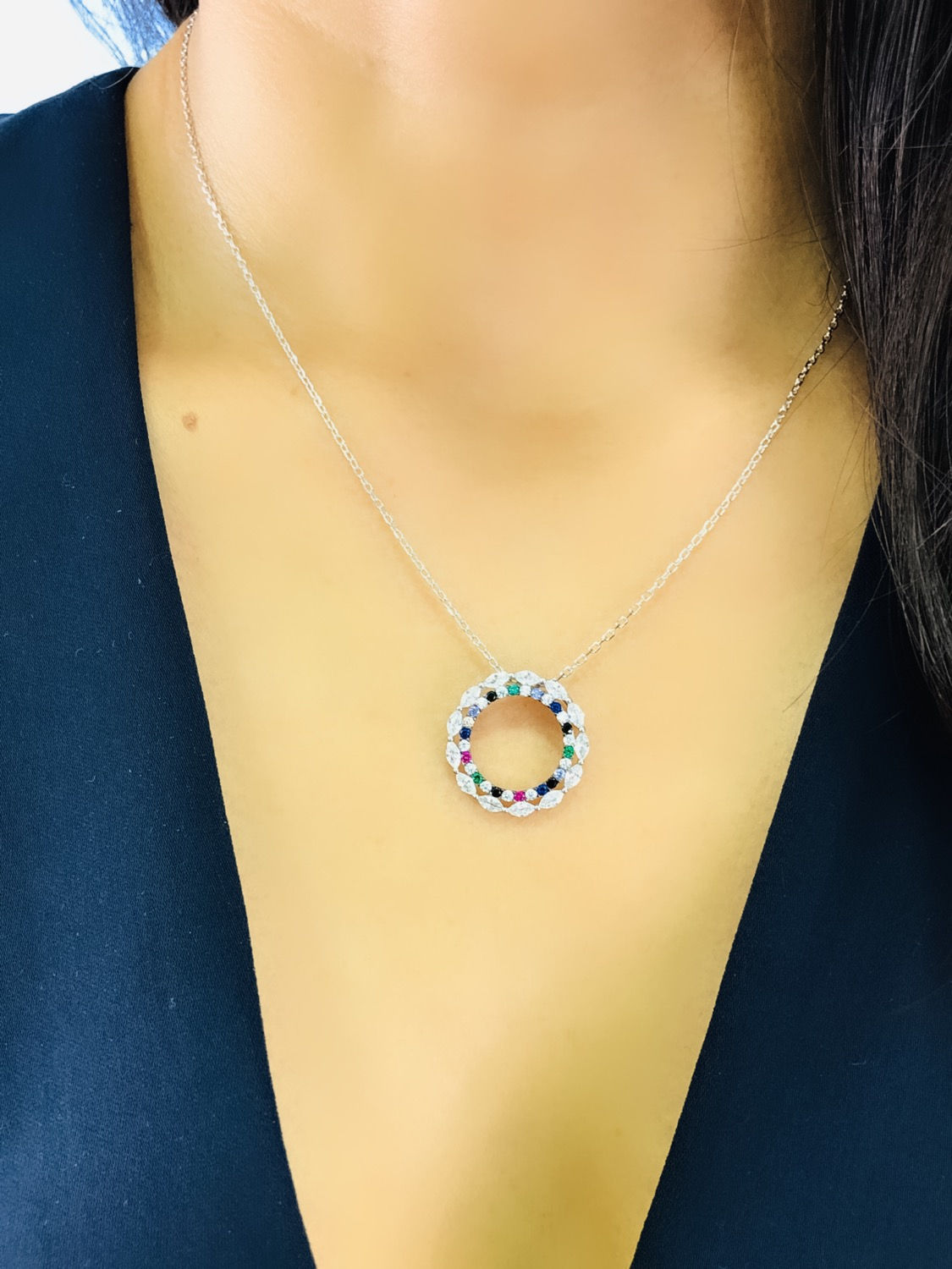 ST045 Dije con Cadena Circular - Plata .925 con Baño de Rodio y Zirconias AAA