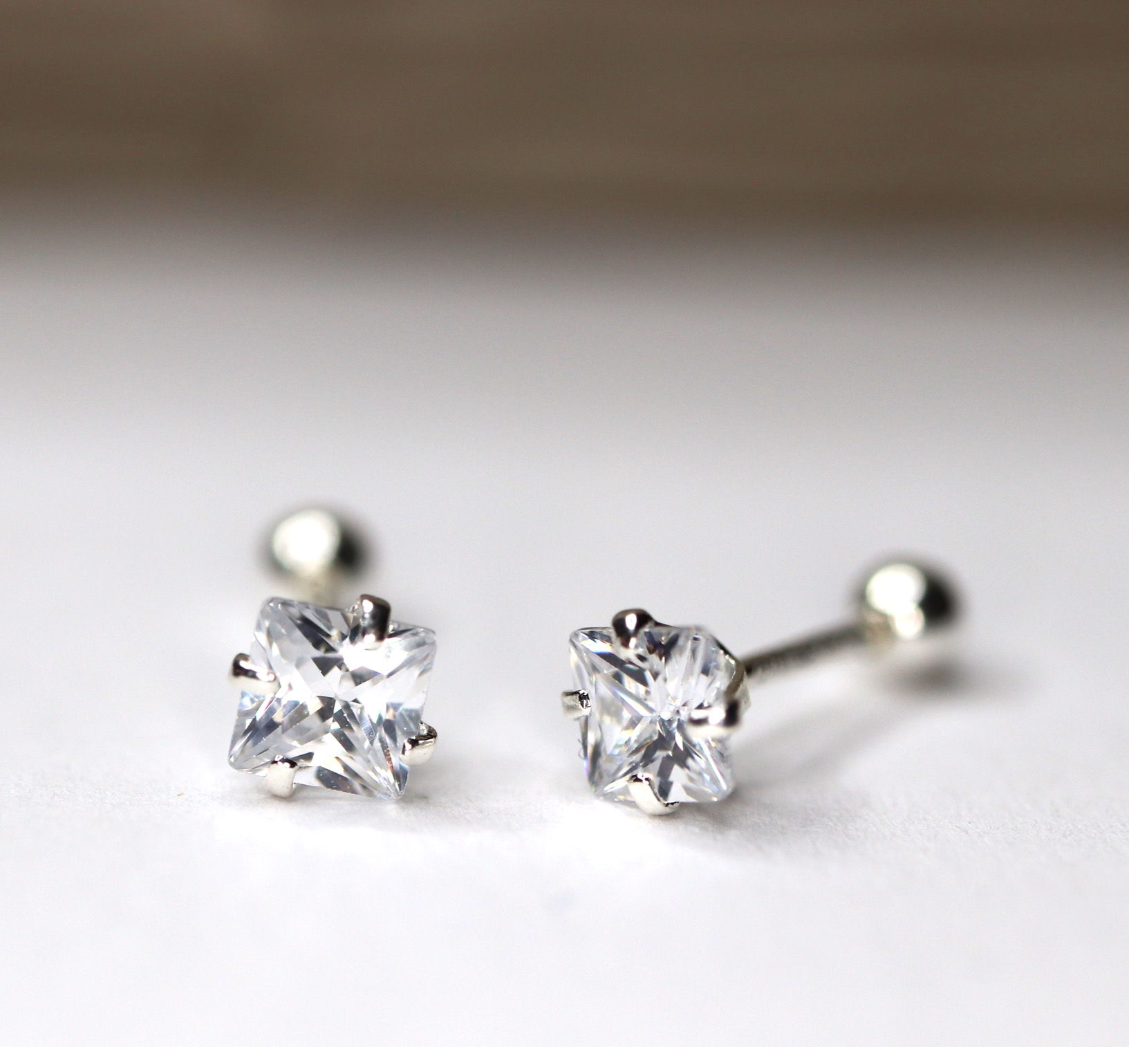 BP042  Broquel Recto Cuadro #4 Plata Ley .925