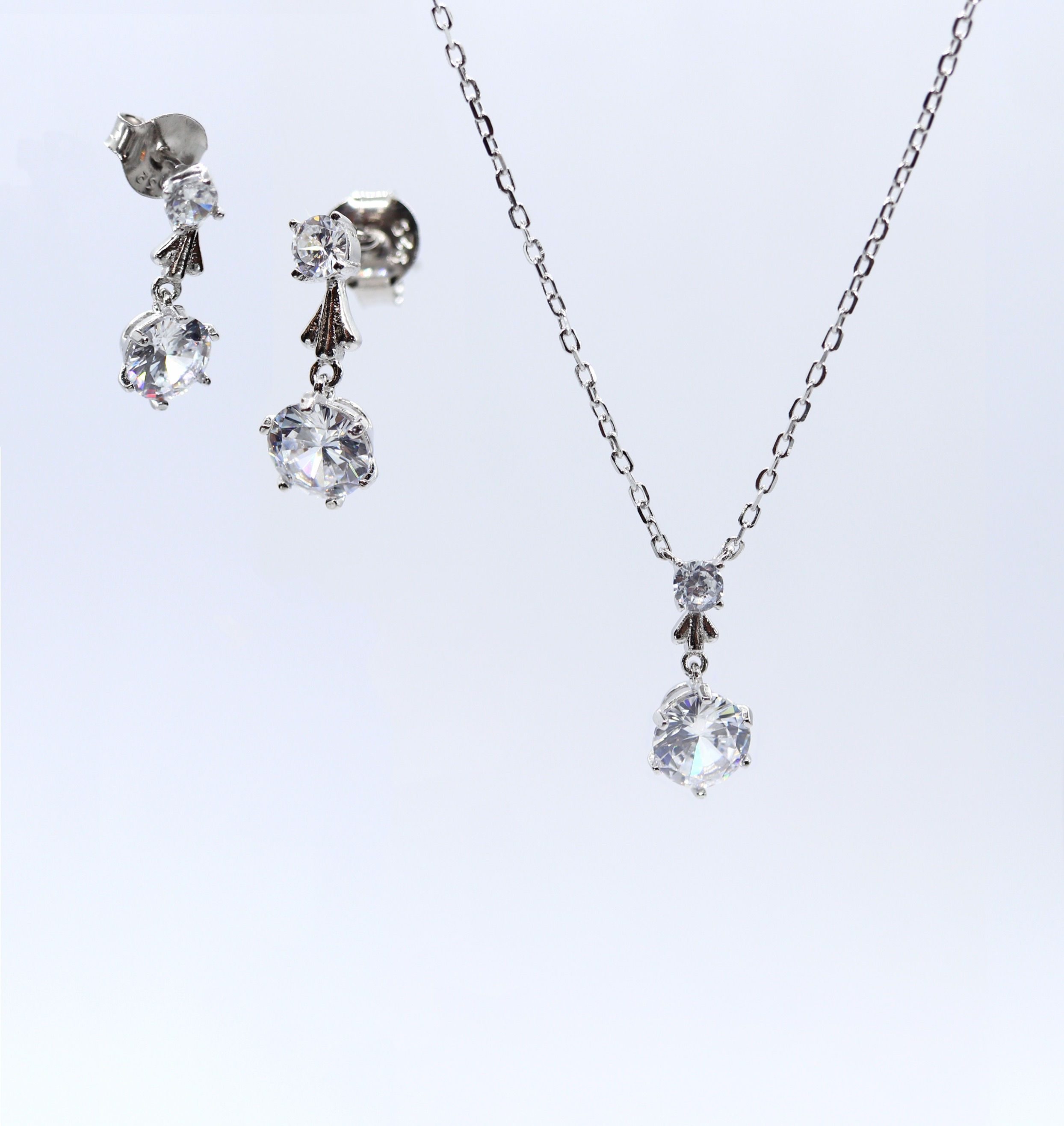 ST004 Set Plata .925 con Baño en Rodio y Zirconias