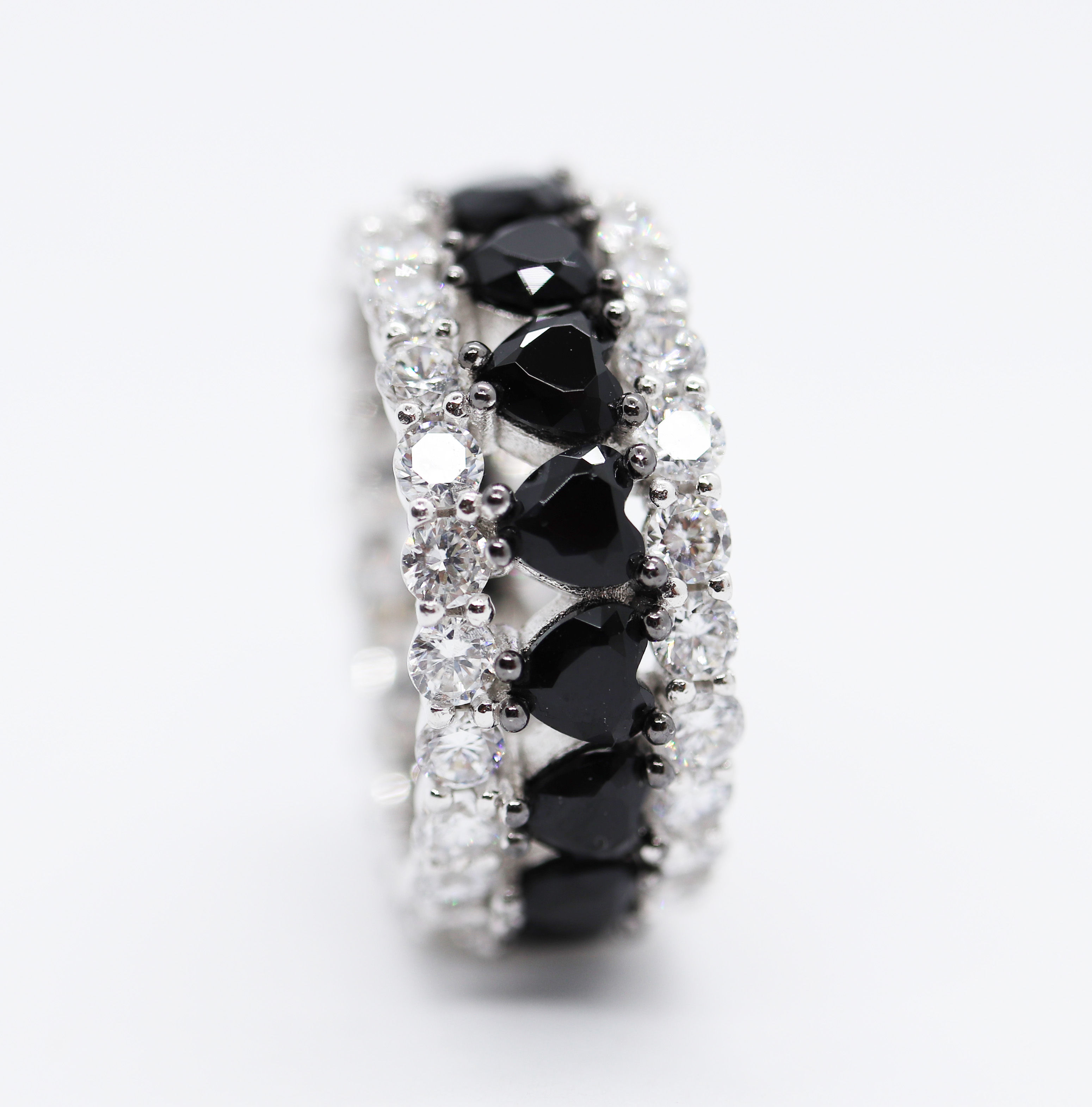 SR1672 Anillo Plata .925 con Baño de Rodio y Zirconias