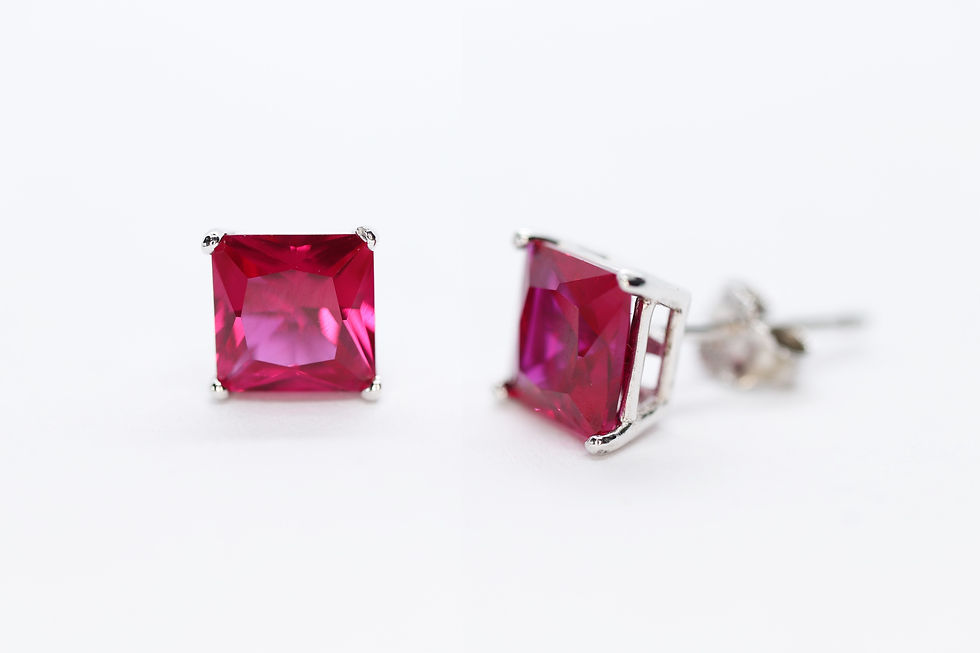 ER810383  Aretes Ziconia Ruby Glass Plata .925 con Baño de Rodio y Zirconia