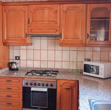 The full kitchen complete with basic kitchenware