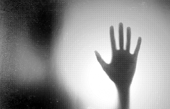 Image tramée d'une main