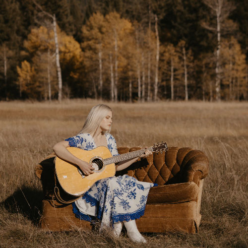 LIVE MUSIC - EMMA KADE