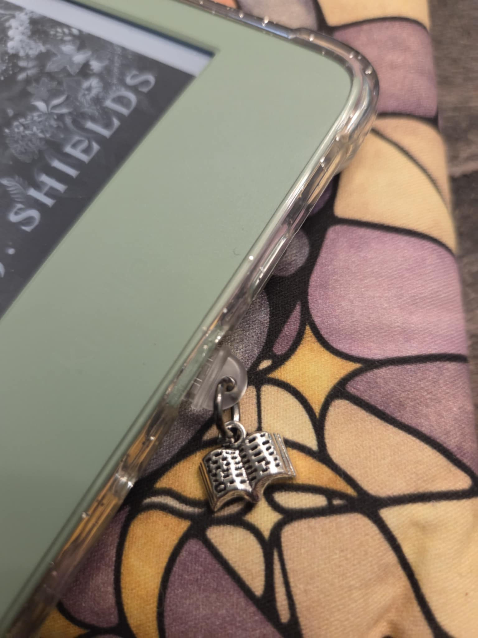 Book e-reader Charm