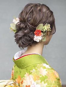 ルーズなシニヨンスタイル .ヘアセットはもちろん成人式前撮りの予約もお待ちしてます .夢館公式LINEアカウントが出来ました ☺︎お友達登録お願いします！.#ヘアアレンジ#ヘアセッ