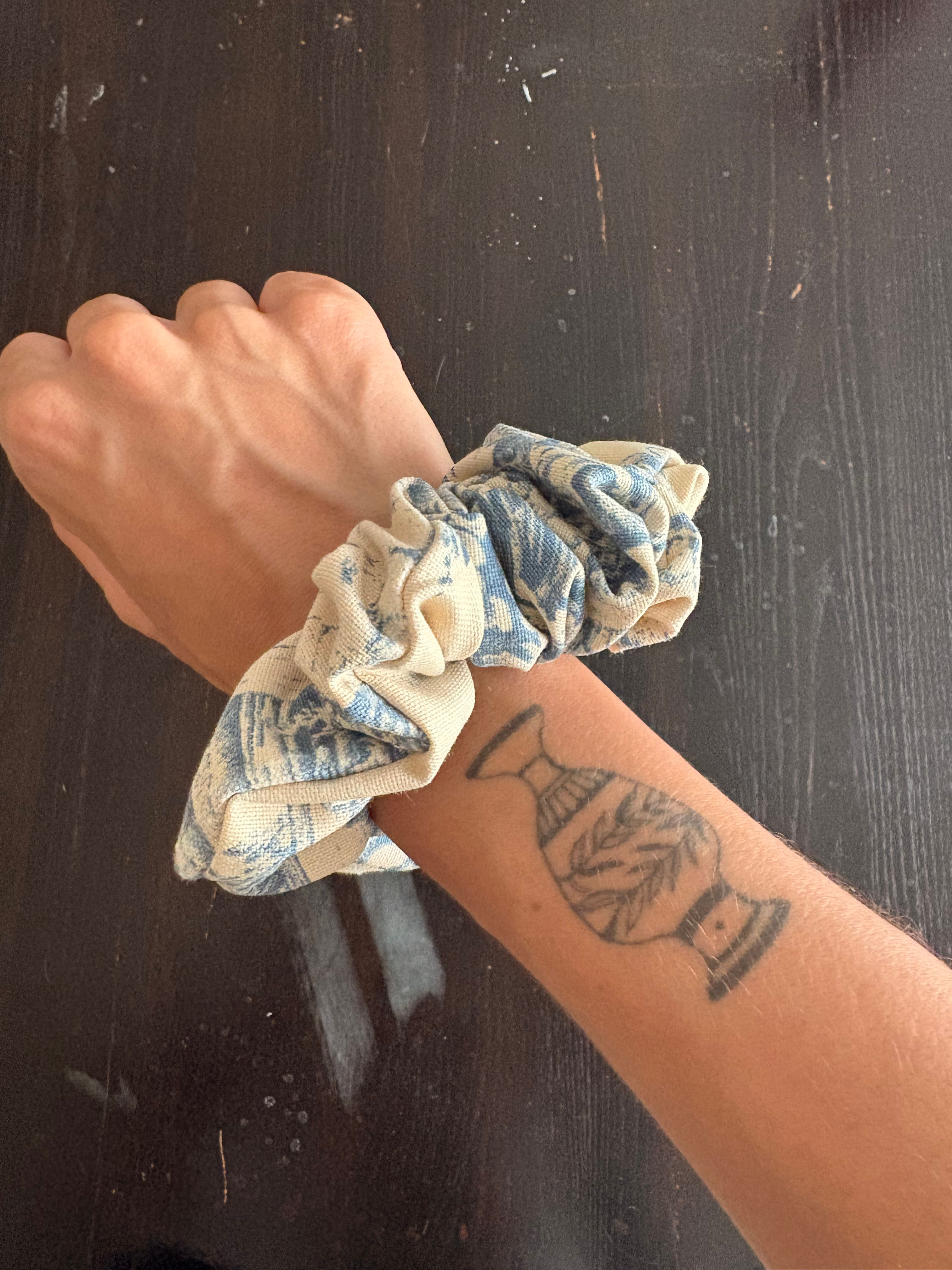 Hair scrunchie