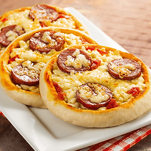 Mini Pizza de Frango com Calabresa