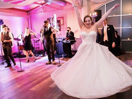 How To Choose A Fun Bouquet Toss Song