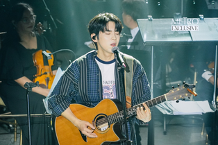 Isaac Hong, musicien et chanteur, auteur, compositeur et arrangeur sud-coréen.