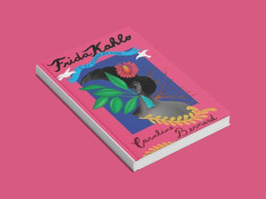 Capa do livro Frida Kahlo e as Cores da Vida, de Caroline Bernard, com fundo rosa vibrante, ilustração colorida de Frida com folhas verdes, flores e pássaros, representando arte, natureza e liberdade feminina.