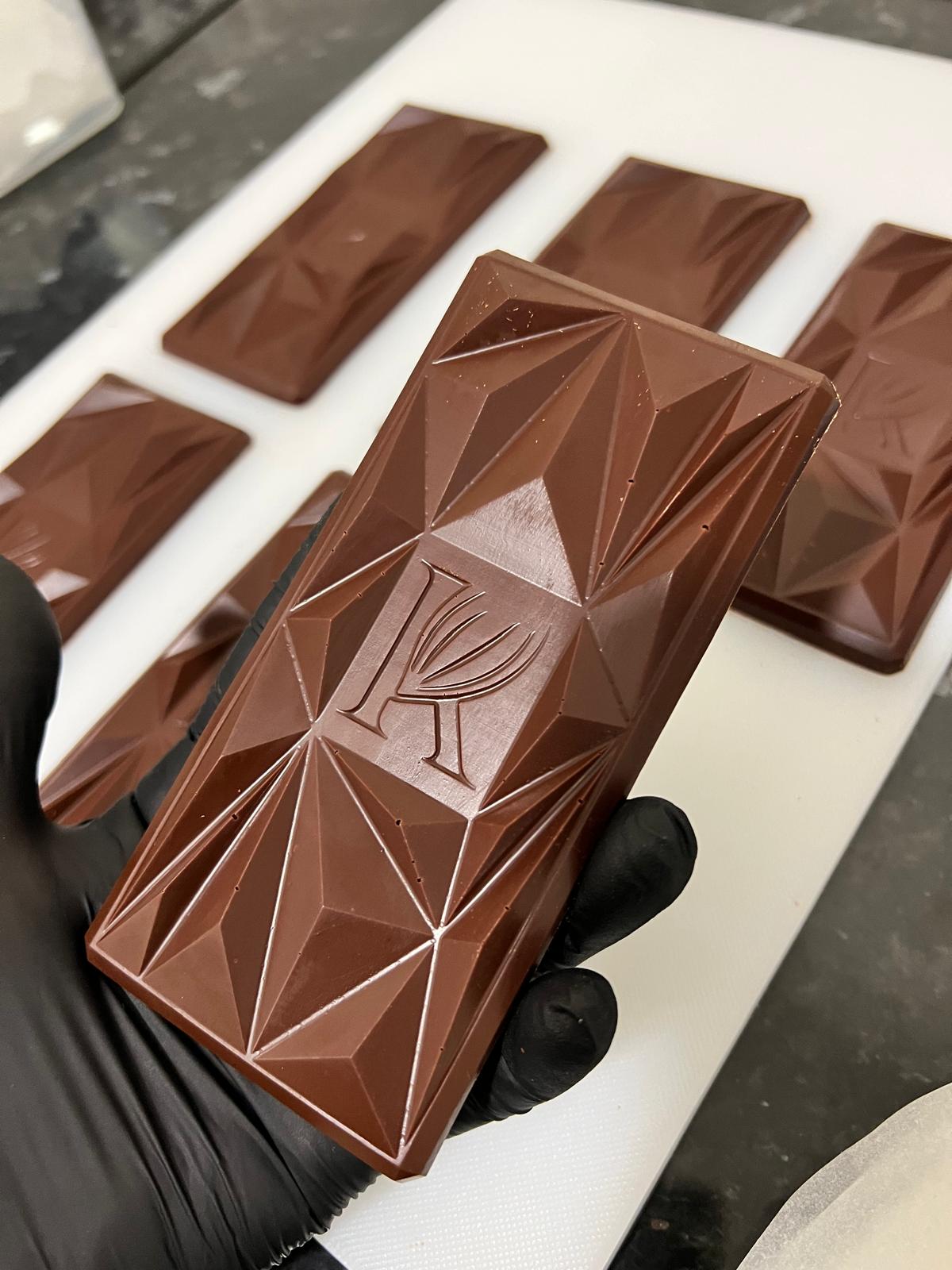 Como luce un chocolate una vez la manteca ha sido bien atemperada