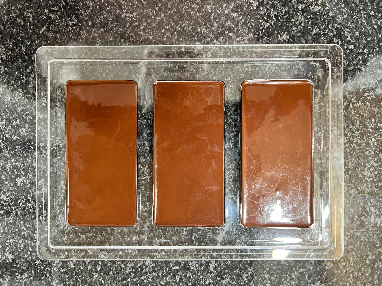 Atemperando el chocolate hasta obtener los cristales beta