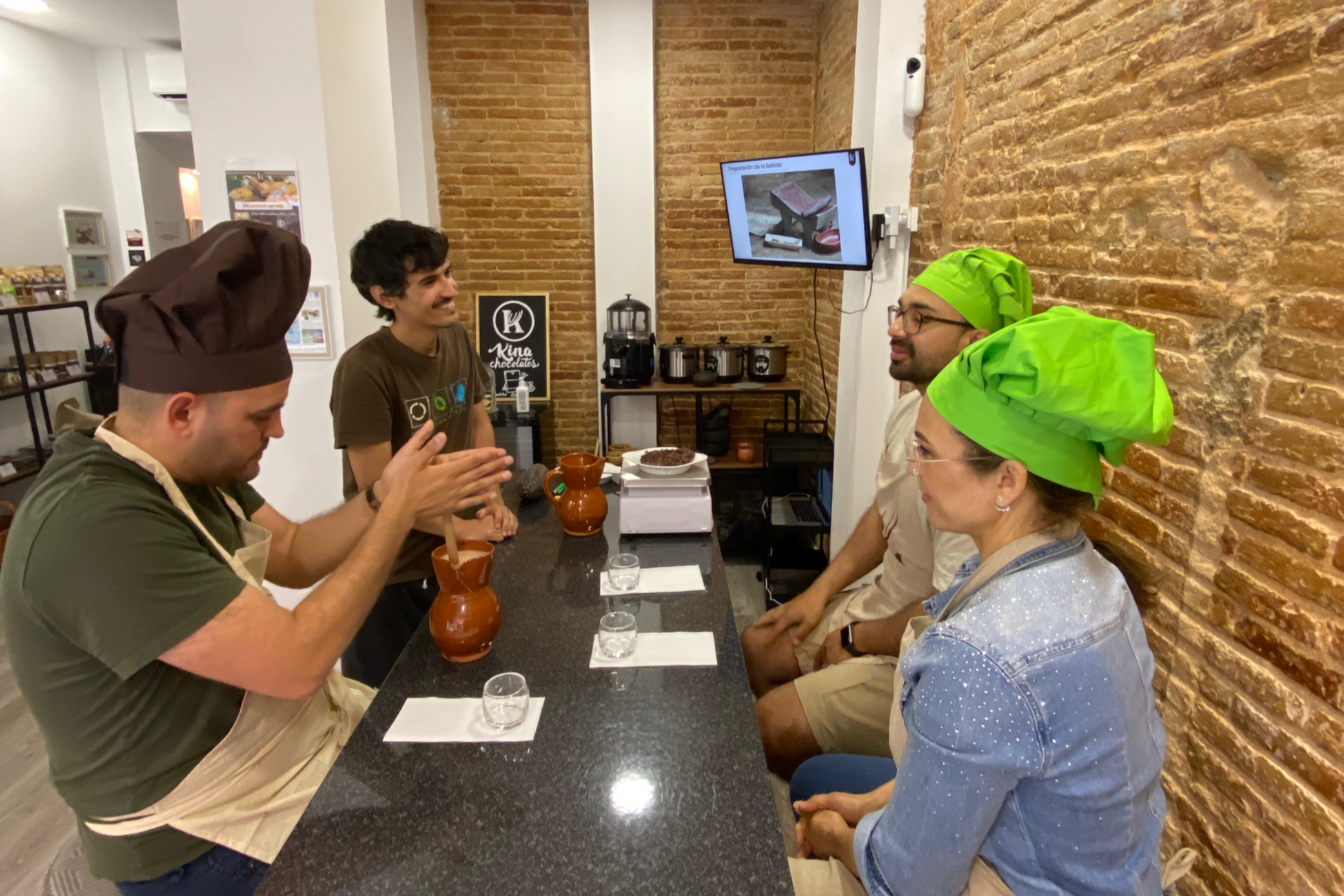 Equipo de trabajo en cacao ceremonial