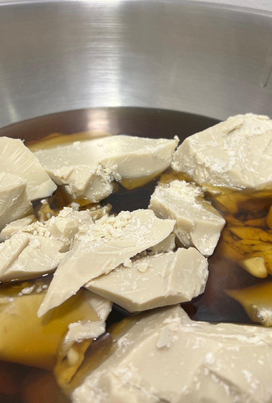 Fundiendo la manteca de cacao