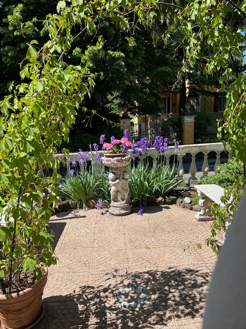 Side garden at Villa Tre Angeli