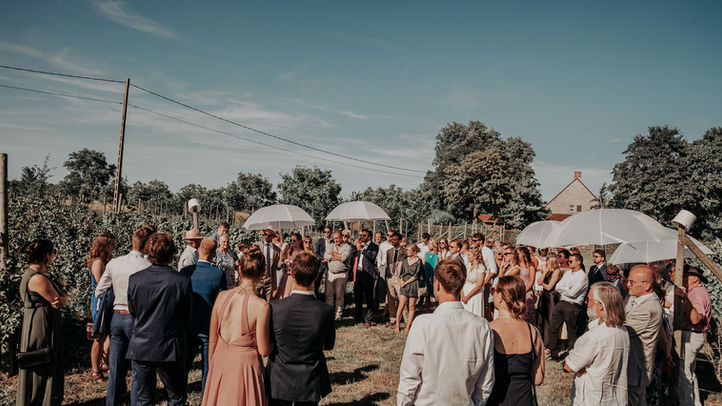 Huwelijk van Saar en Michiel: een romantische en onvergetelijke meerdaagse bruiloft met stijlvolle decoratie, intieme momente
