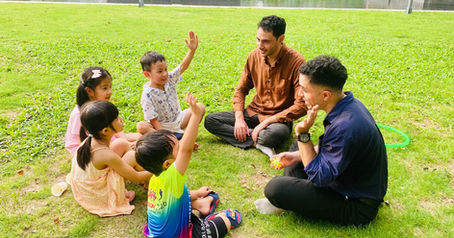 Lớp học đông hay lớp học ít học sinh? Điều gì thực sự giúp trẻ tiến bộ khi học tiếng Anh?