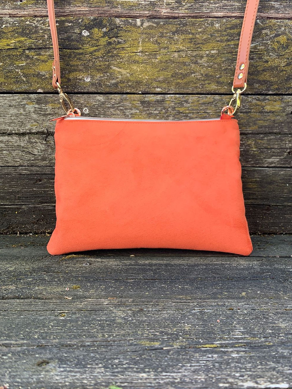 Miniature : Dos de la pochette en suédine abricot
