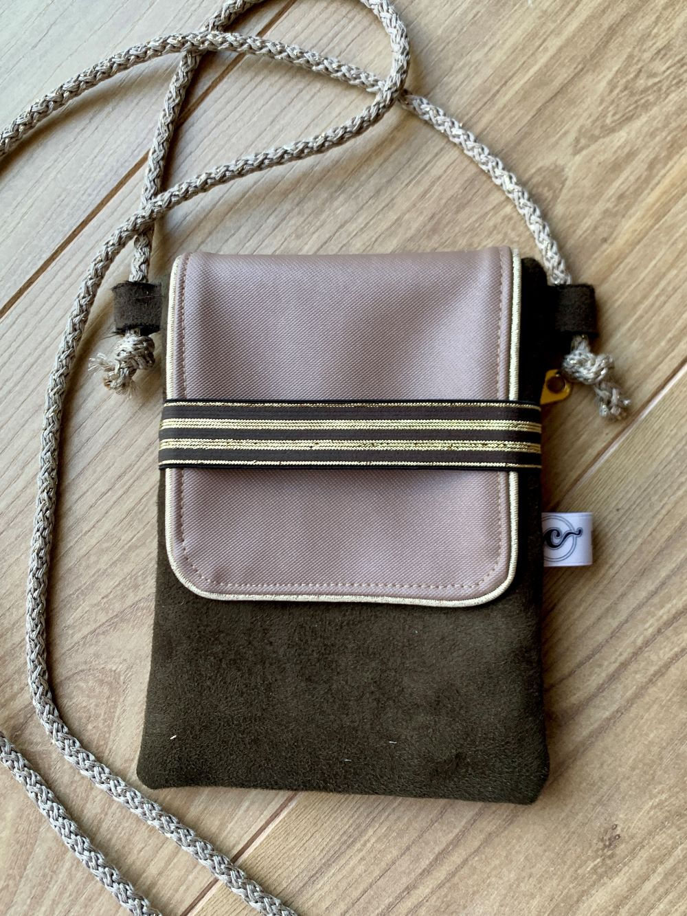 Pochette téléphone en suédine marron