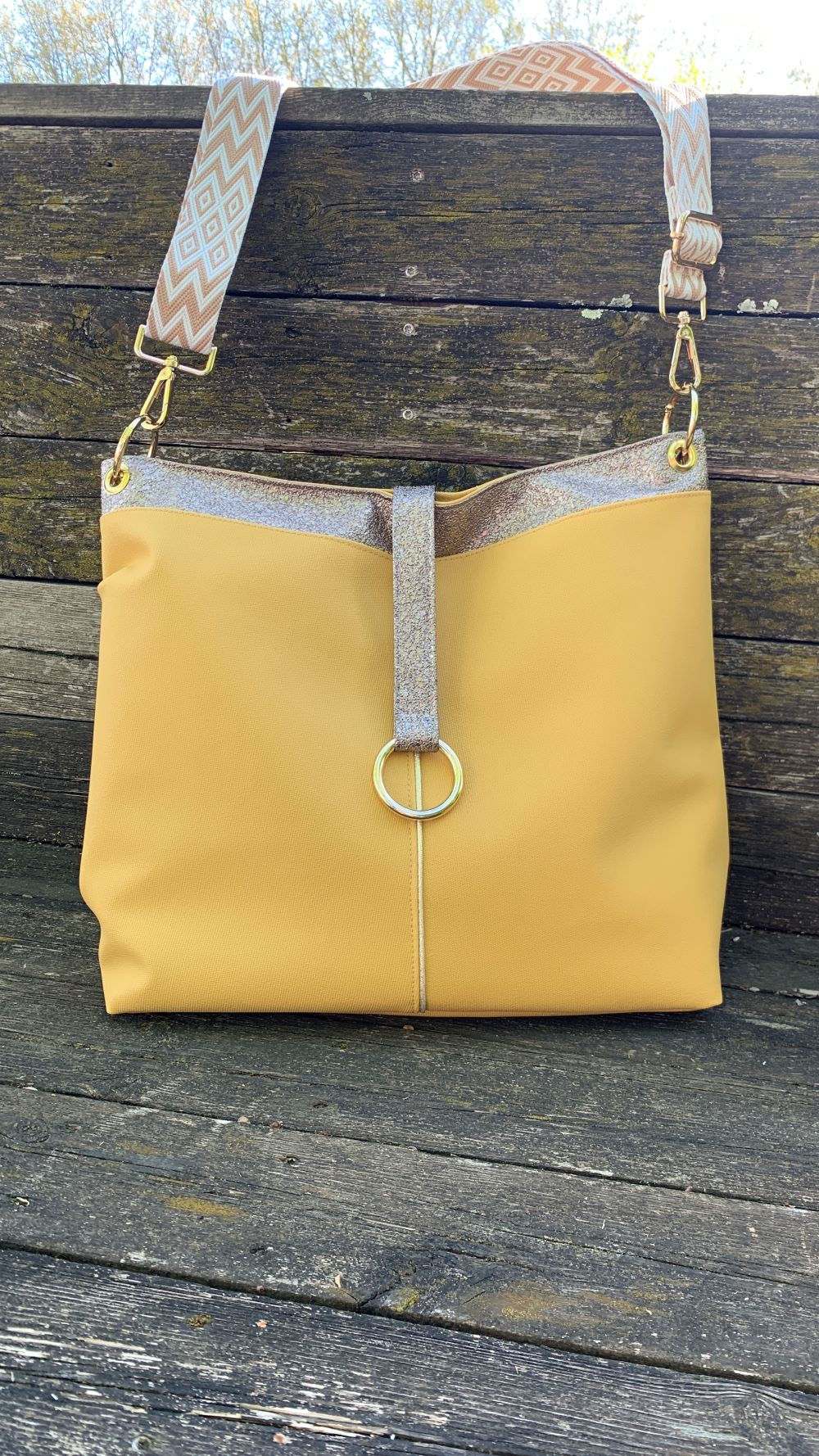 Sac fait main en simili jaune et bronze