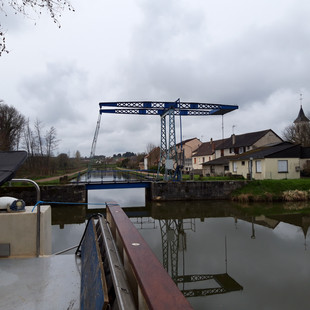 Avril 2019. Pont levant à Dirol