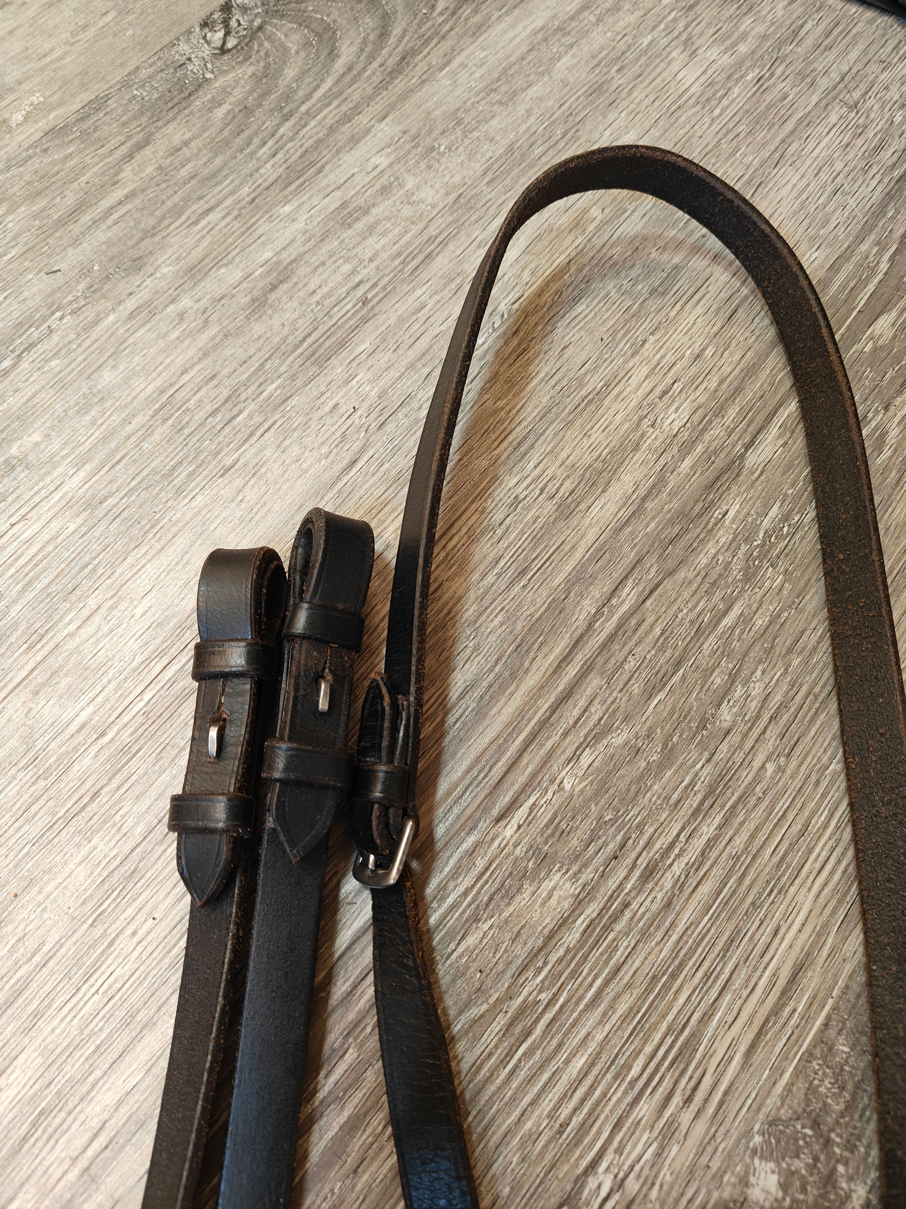 Sileät mustat nahkaohjat, full 140cm