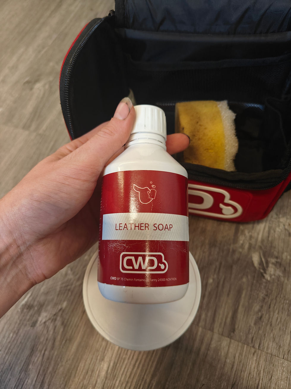 Pikkukuva: CWD satulanhoitosetti