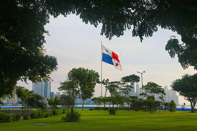 Bandera de Panamá en tela Nylon, en la cinta costera