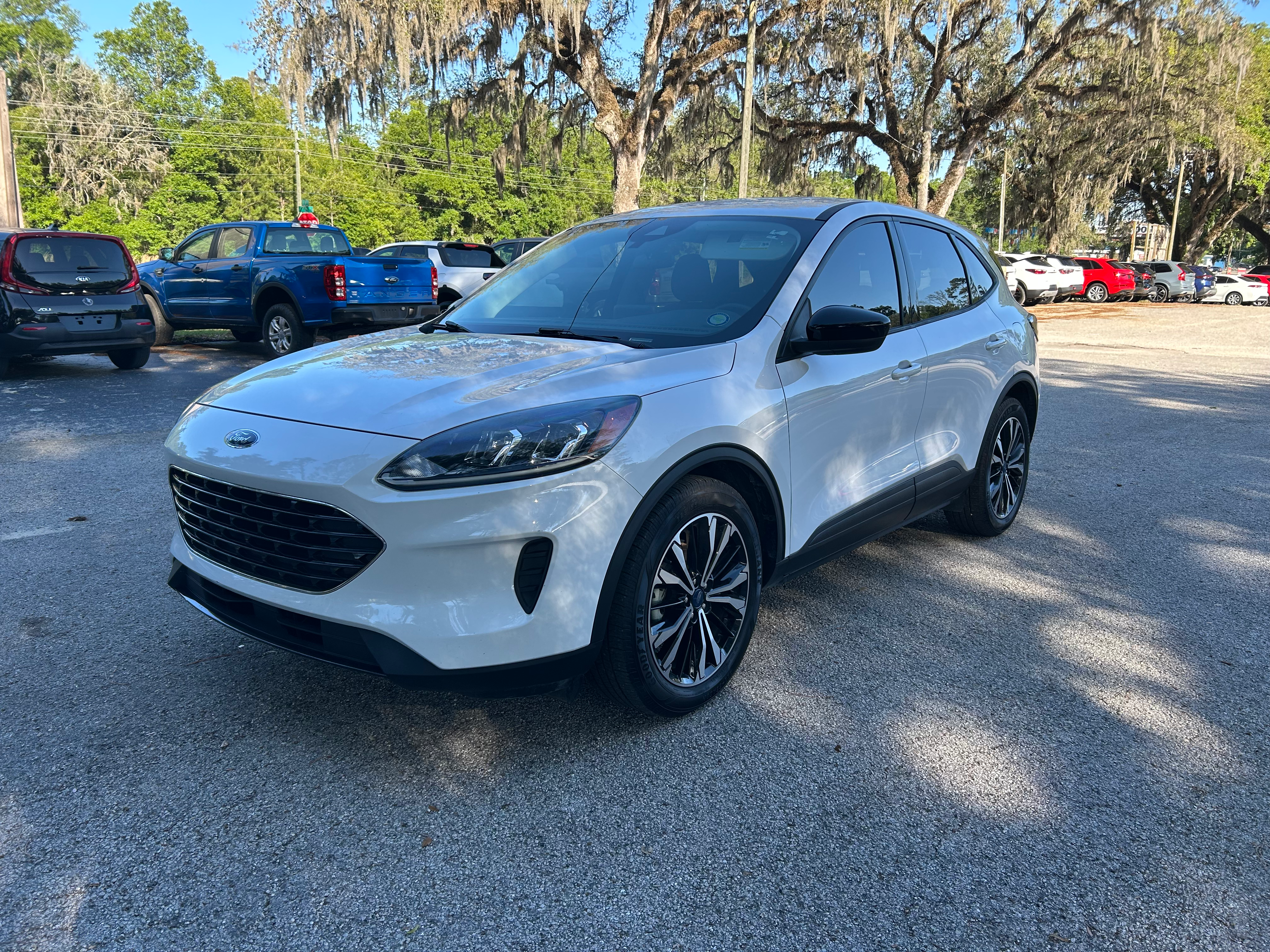 2022 Ford Escape SE's photo