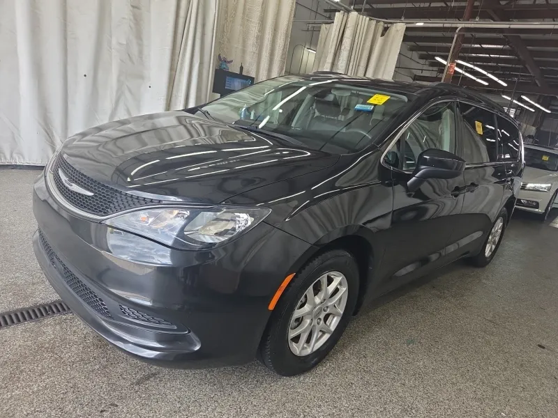 2021 Chrysler Voyager LXI's photo