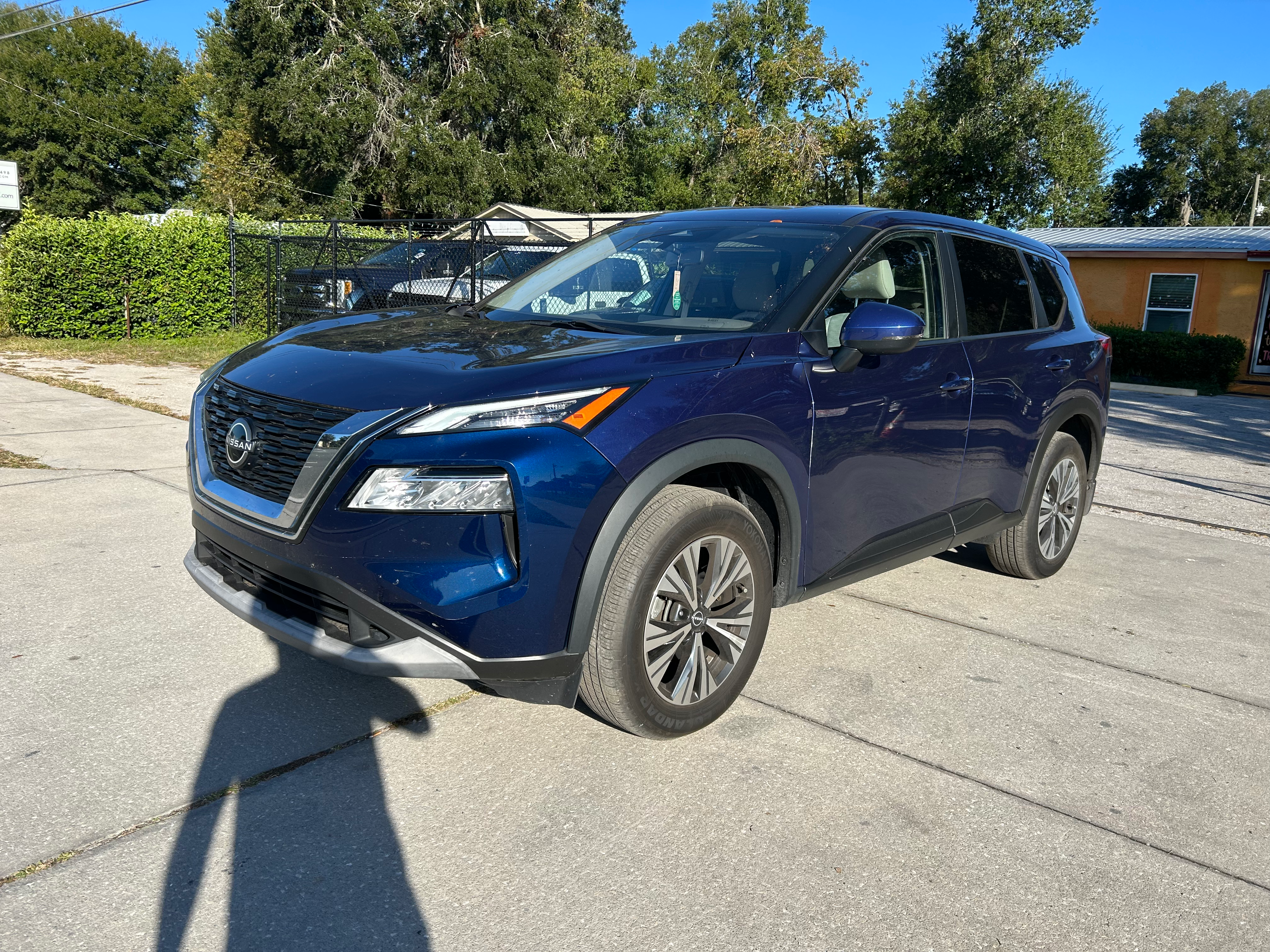 2023 Nissan Rogue SV's photo