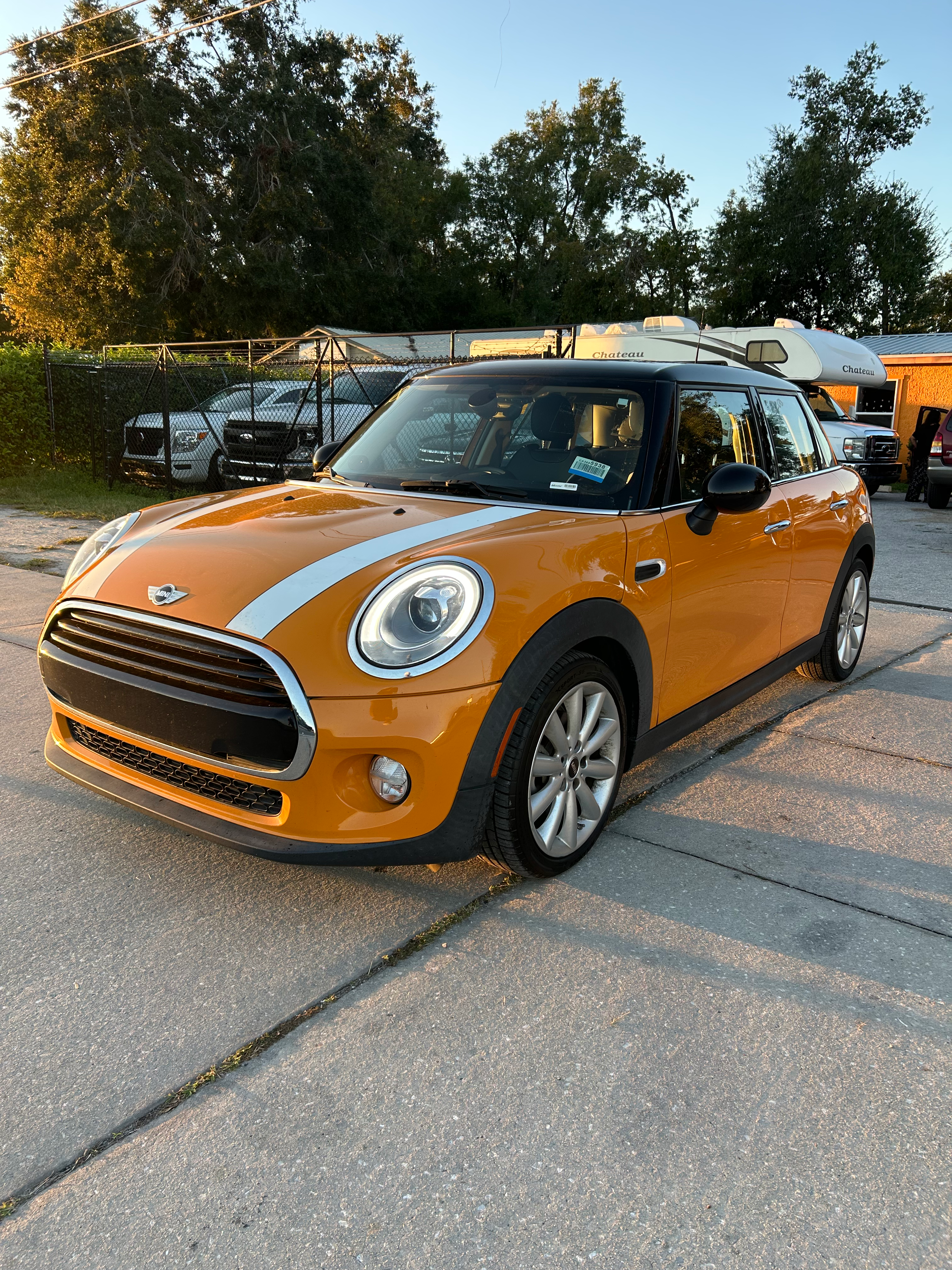 2018 MINI Cooper Base's photo
