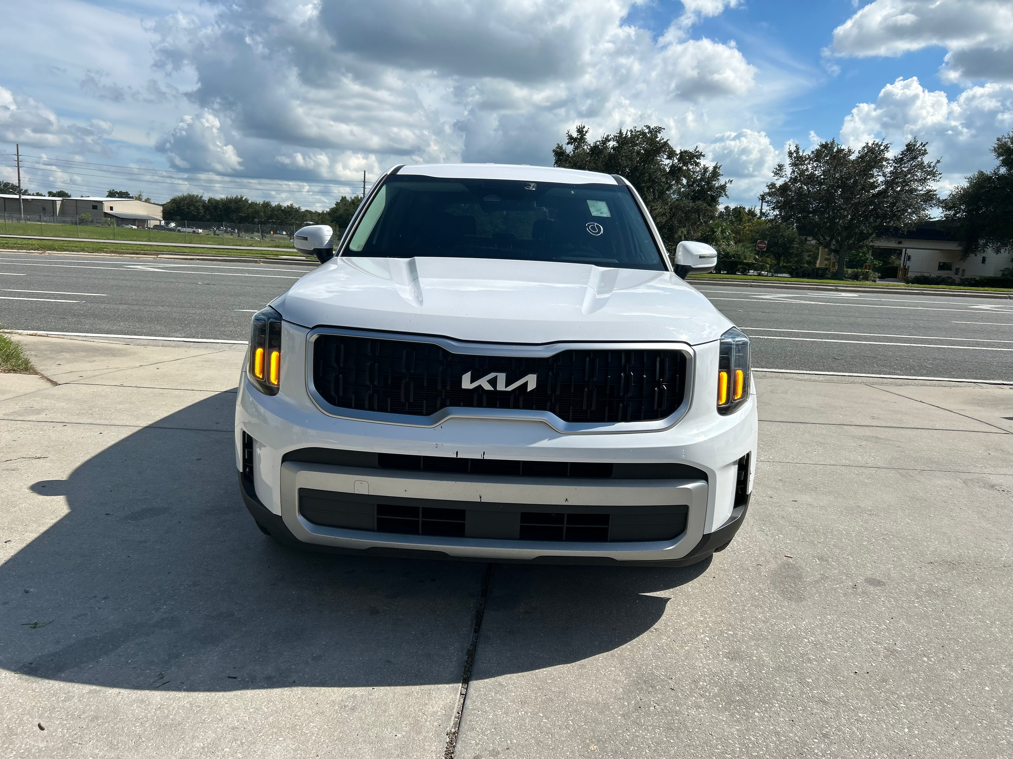 2024 Kia Telluride LX's photo