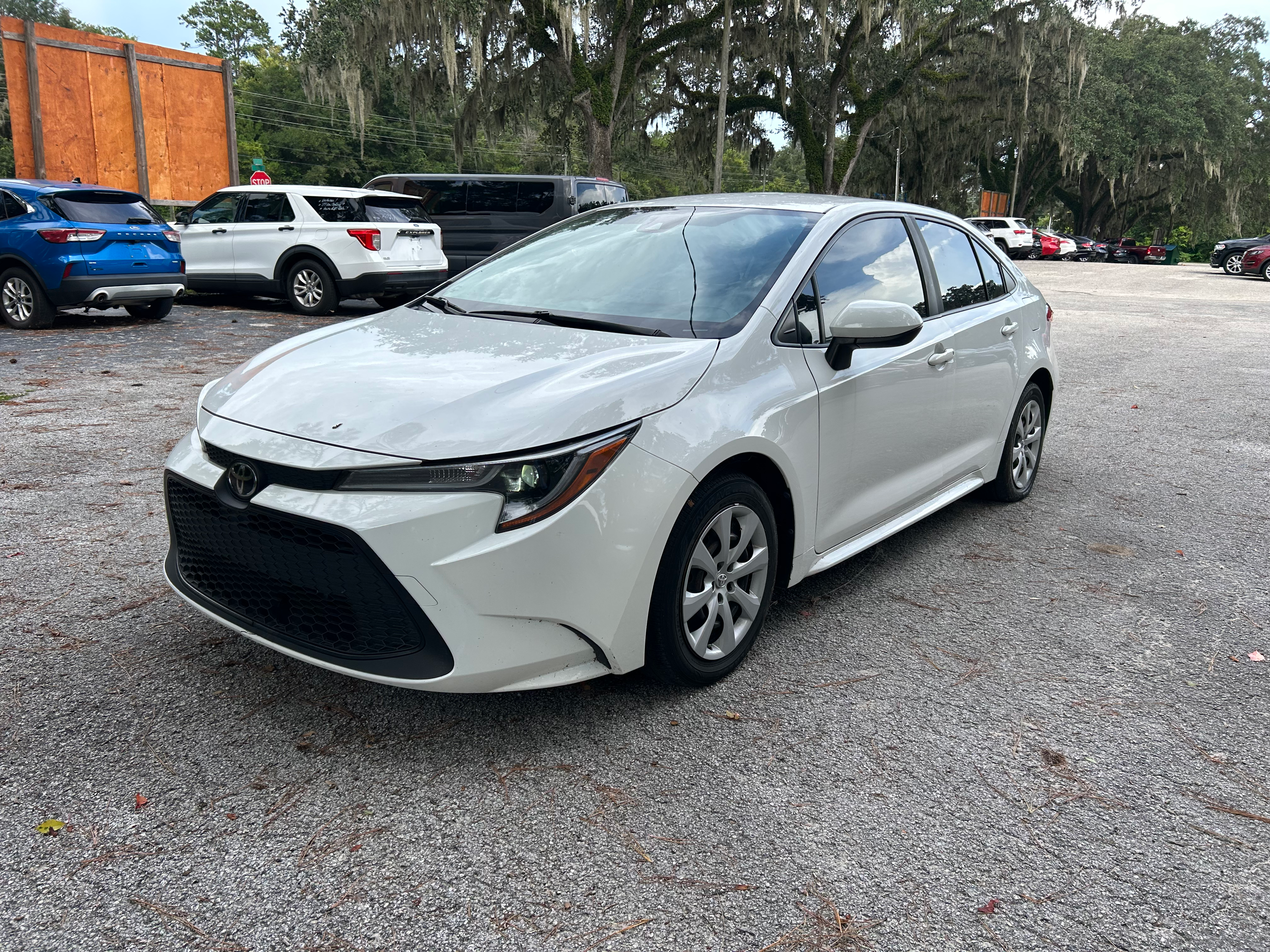 2021 Toyota Corolla LE's photo