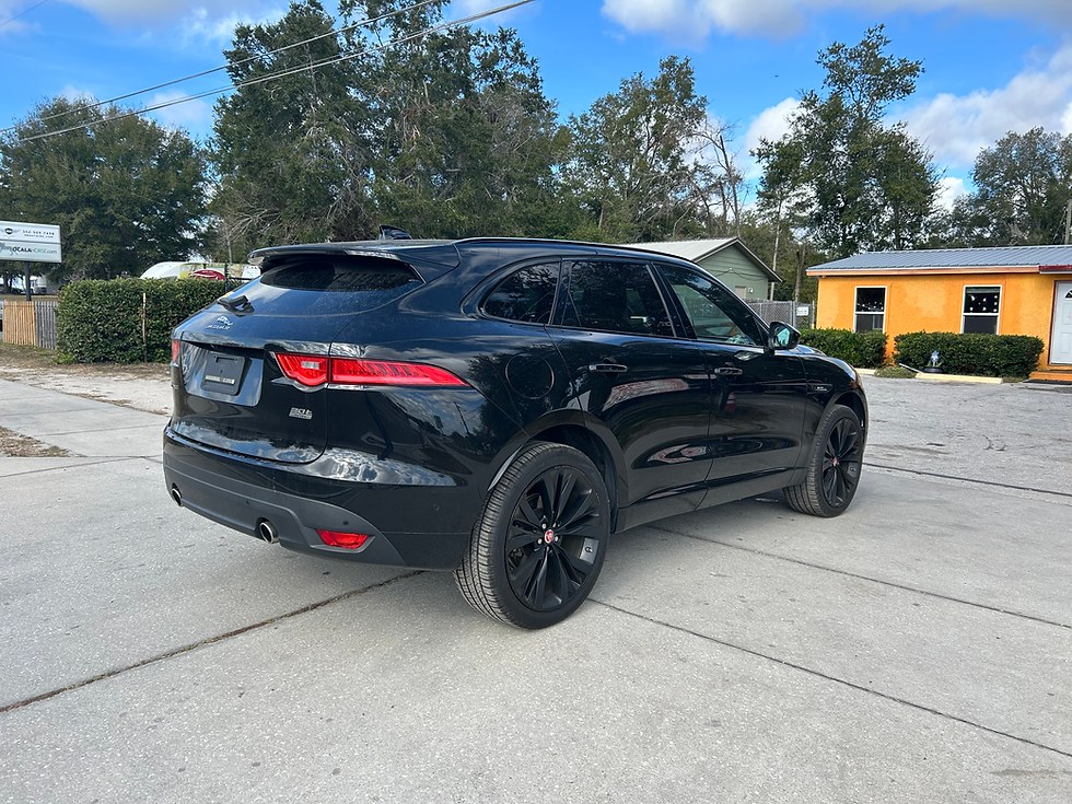 Miniatura: 2019 Jaguar F-PACE