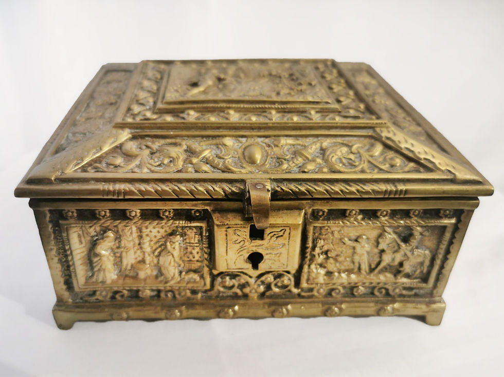Antique Brass Embossed Box - Cigar Box - Keepsake (18cm)