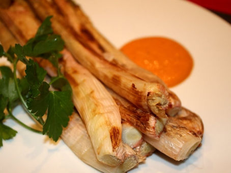 Cómo cocinar calçots en casa: a la brasa, al horno o en la plancha eléctrica