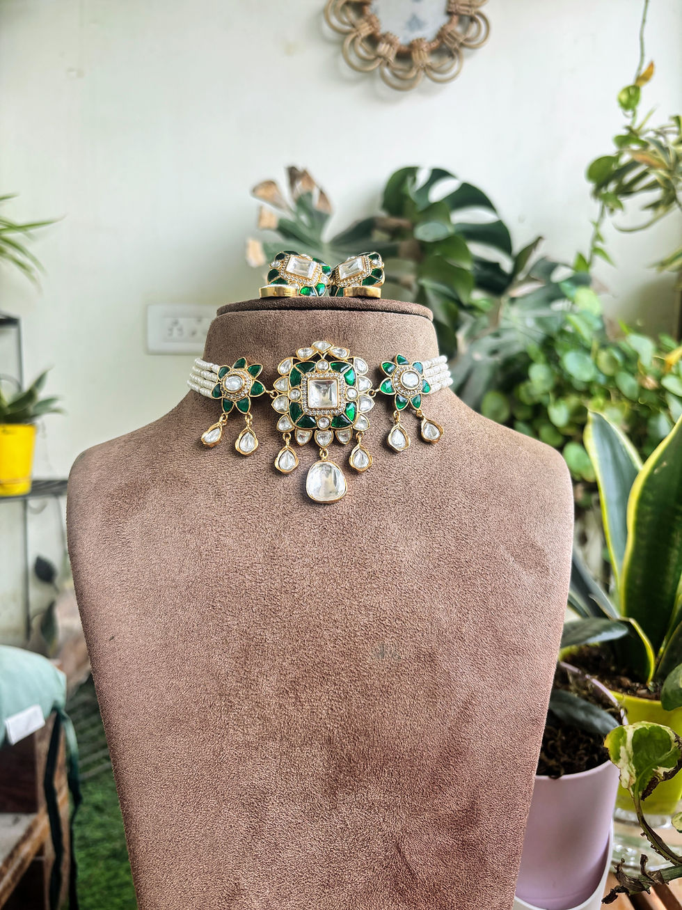 Thumbnail: Polki Emerald Choker Set - P0279