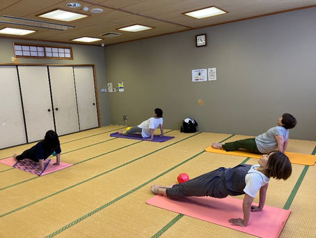 清瀬ピラティス:逆プランクで背筋そして手首の強化&二の腕の引き締めを!