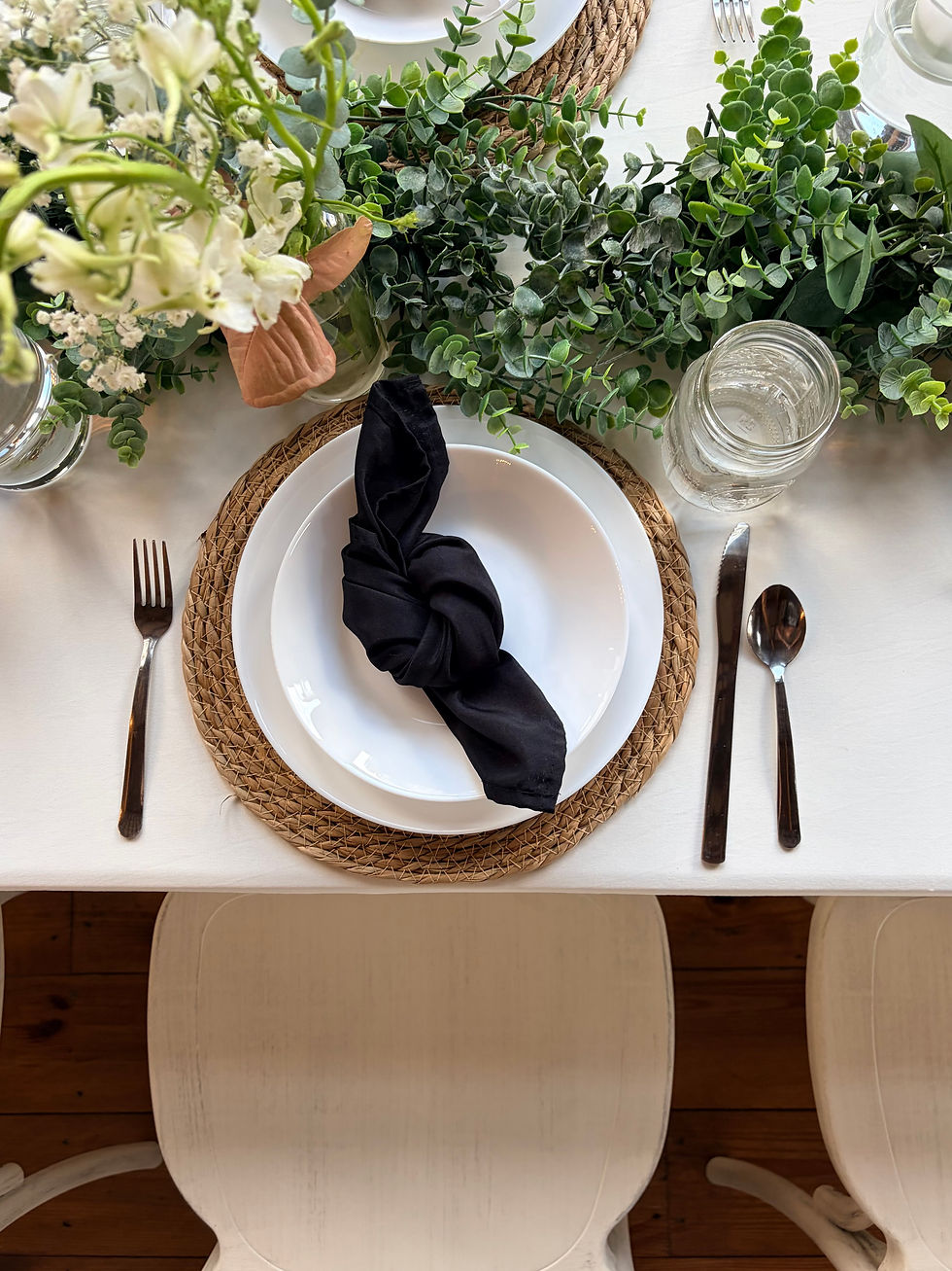 Thoughtfully designed décor and reusable details make it easier to plan a wedding that’s beautiful, intentional, and a little gentler on the planet.