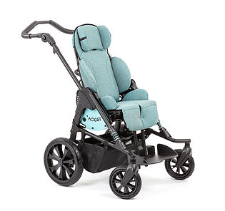 Moderner Kinderrollstuhl mit hellblauem Sitzpolster