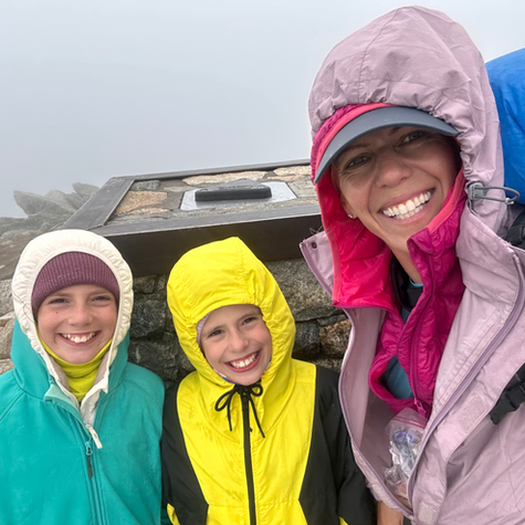 hiking parents daughters