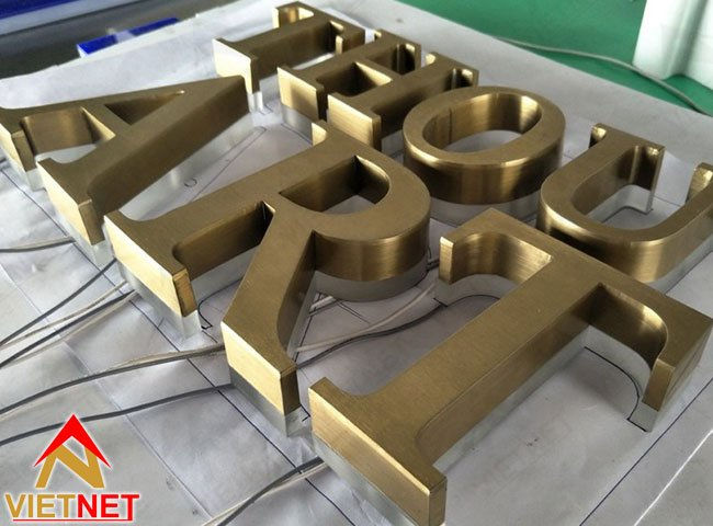 gia-cong-chu-inox-dong