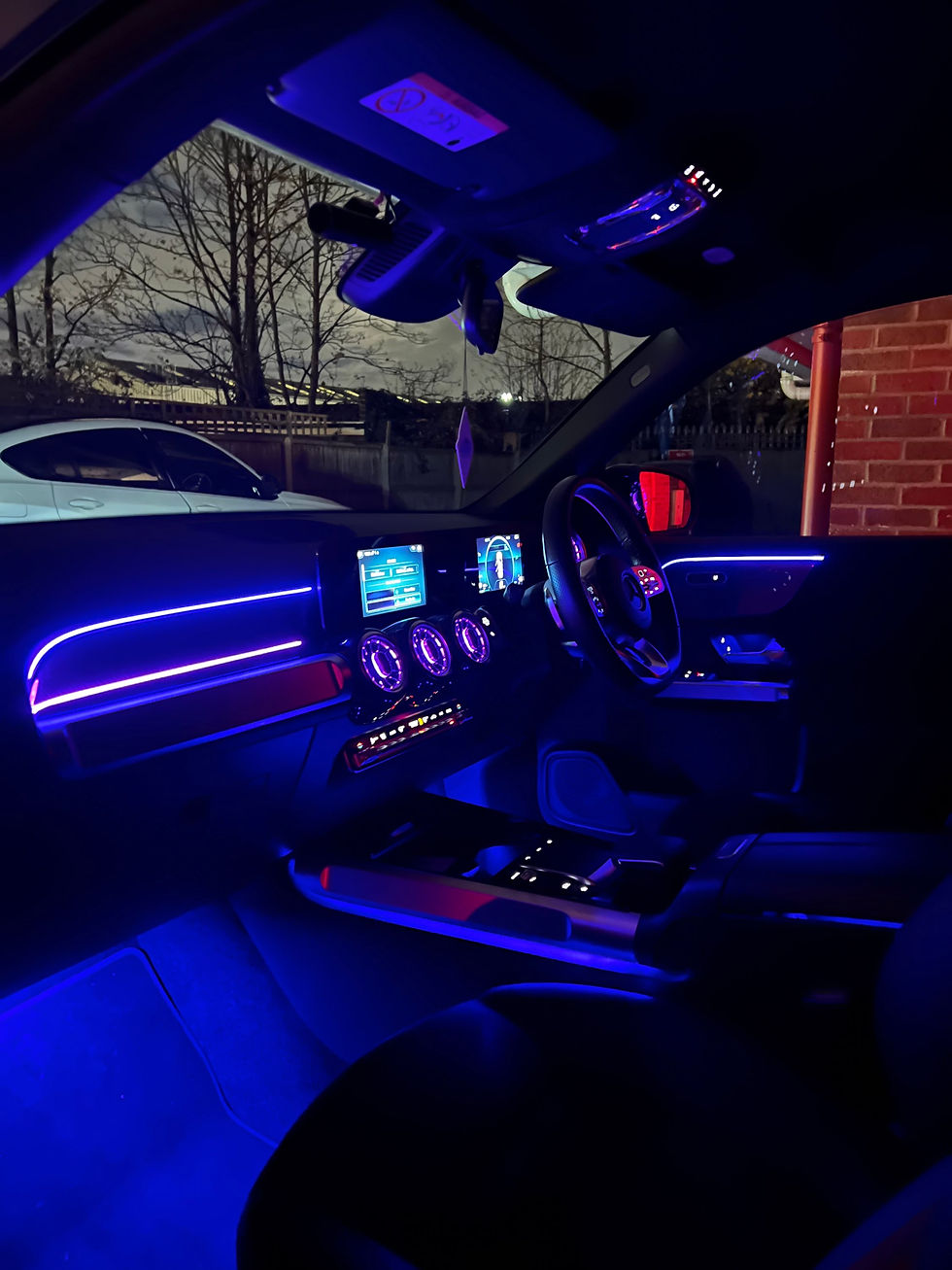 Thumbnail: Mercedes GLB Original Ambient Lighting (Factory)