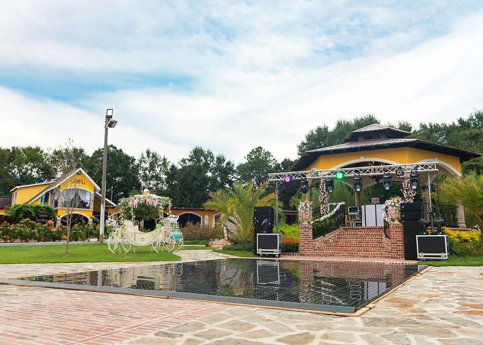 Family reunion at La Hacienda Venue outdoor estate Pass Christian Mississippi