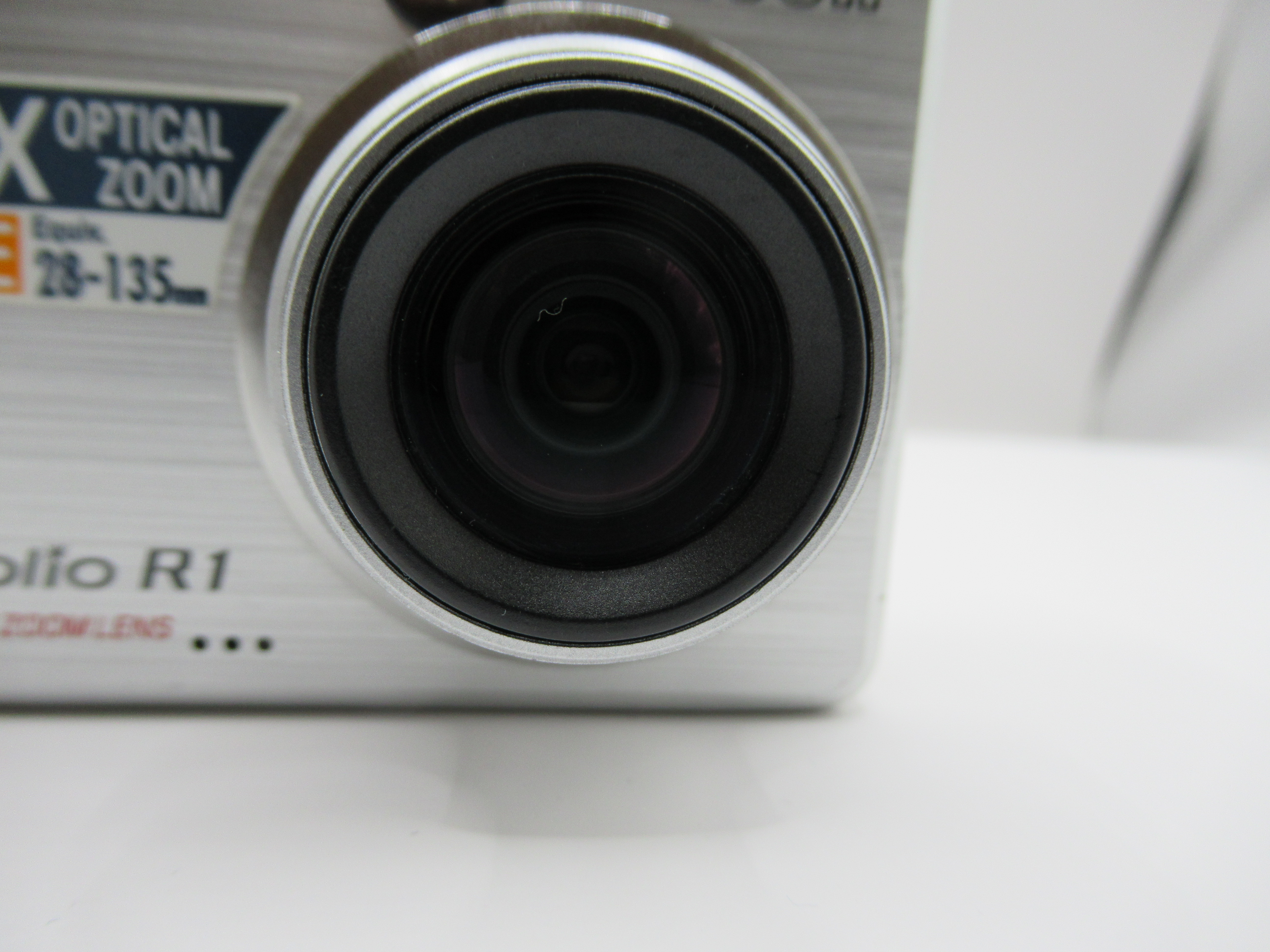 Ricoh Caplio R1 Review | AA Battery Japanese Compact Camera