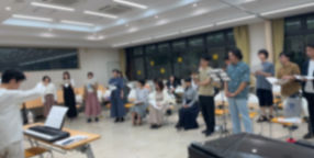 愛知混声合唱団の練習風景。名古屋市内の音楽室で次回演奏会に向けて歌う団員たち。